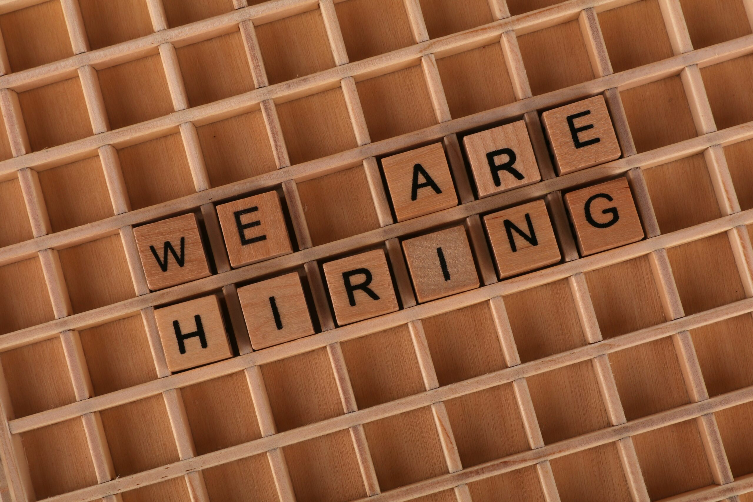 Een foto met we are hiring er op.